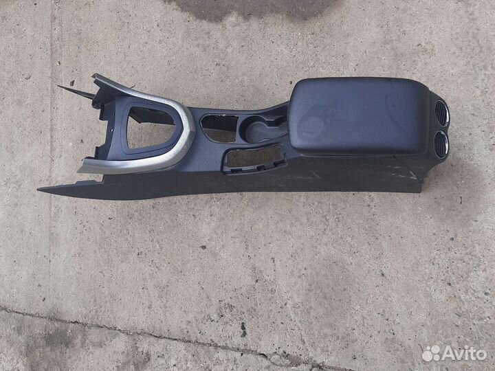 Подлокотник Peugeot 308