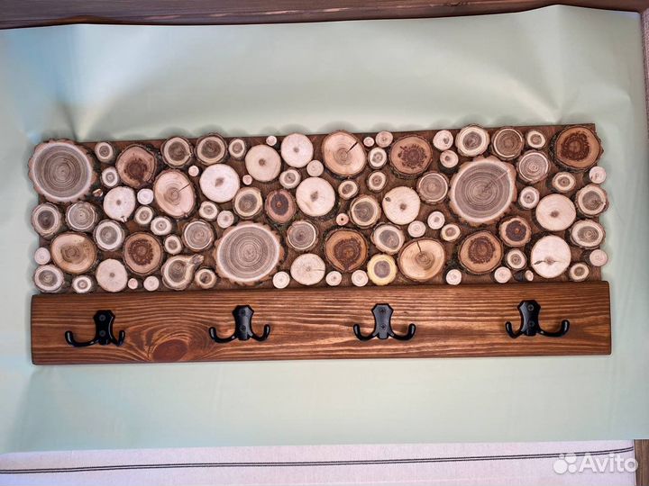 Вешалка со спилами дерева