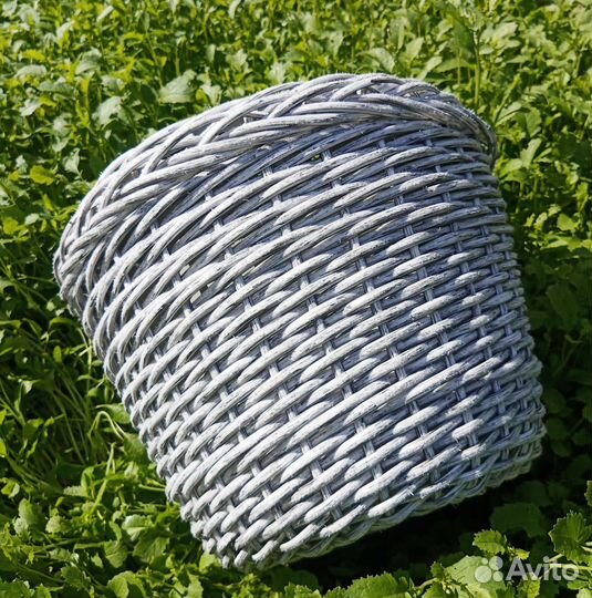 Кашпо из искусственного ротанга