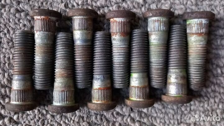 Escape Tribute Maverick ступичные шпильки колес