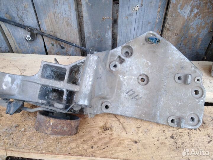 Кронштейн кондиционера Nissan pathfinder/navara