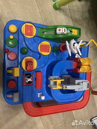 Гоночный трек с машинками