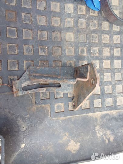 Кронштейн генератора верхний 16 клап Ваз 2114