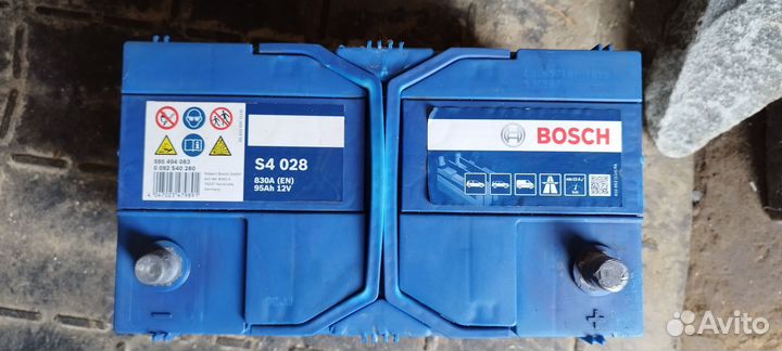 АКБ Bosch S4 028