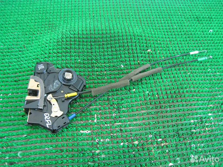 Замок двери передней левой Toyota Corolla Verso R