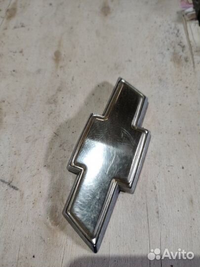 Эмблема крышки багажника Chevrolet Aveo T250