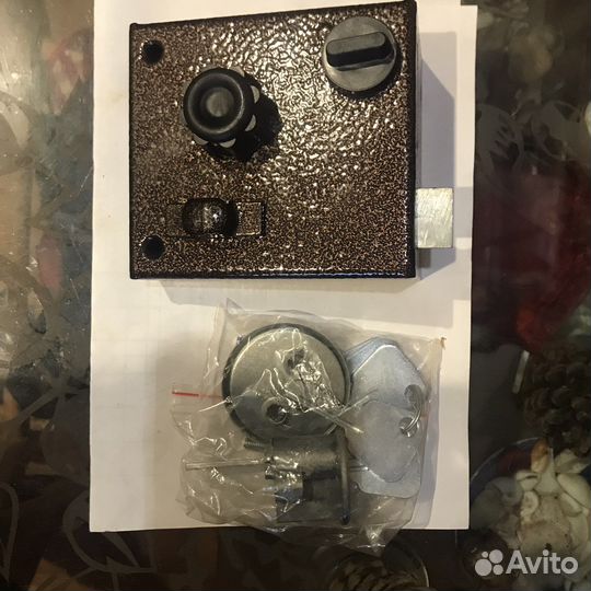 Дверной замок накладной