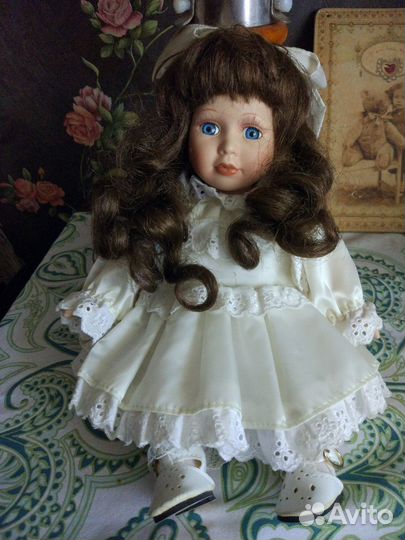 Фарфоровая кукла