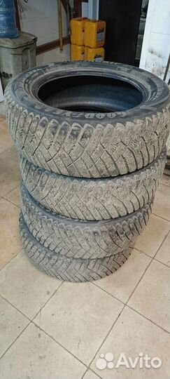 Goodyear Ultragrip Ice Arctic 215/60 R16