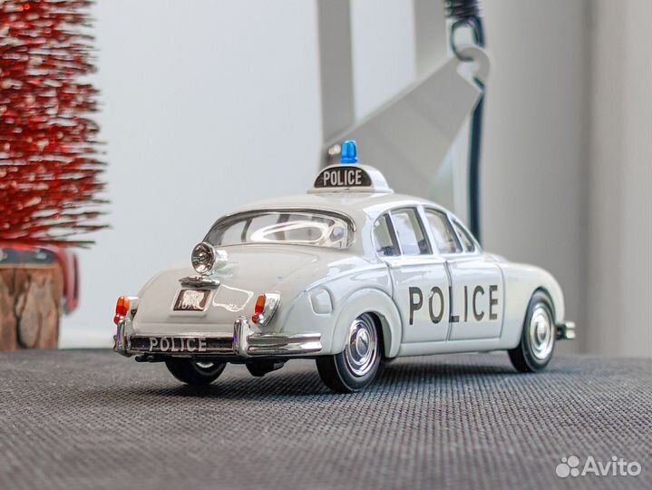 Jaguar MK II 1/43