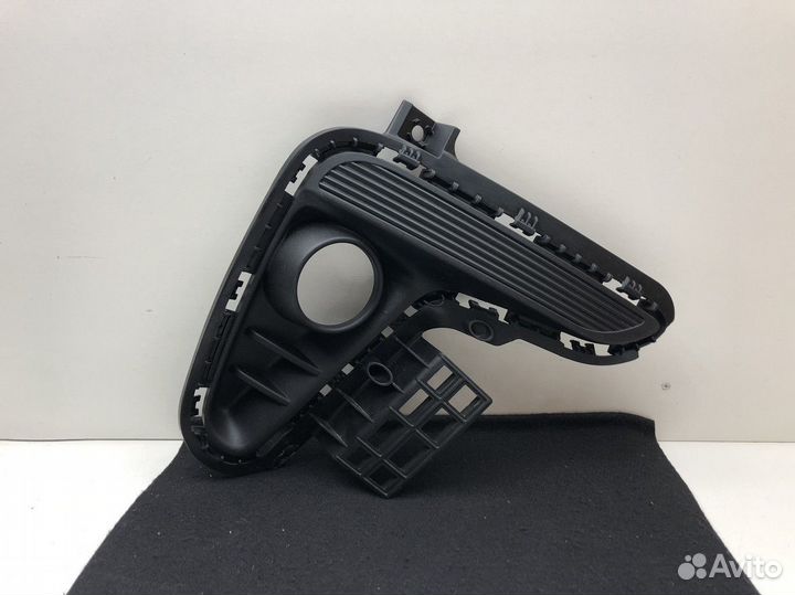 Решётка в бампер правая Kia Rio 2017+