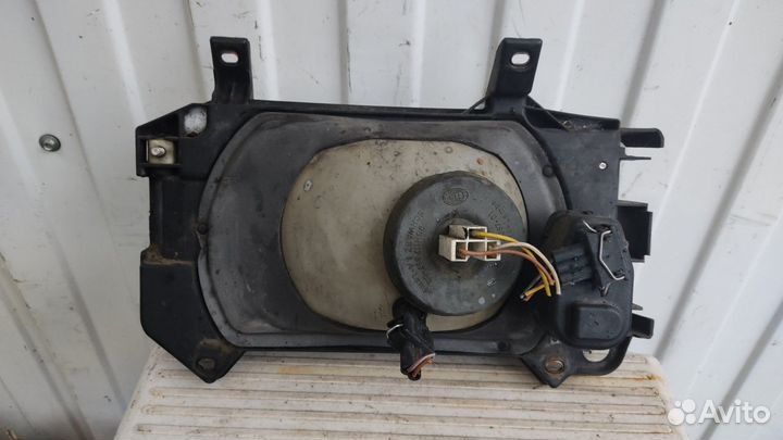 Фара правая Volkswagen Transporter T4