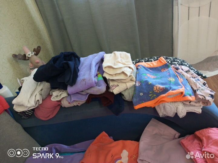 Продам пакет вещей на девочку 5-6 лет