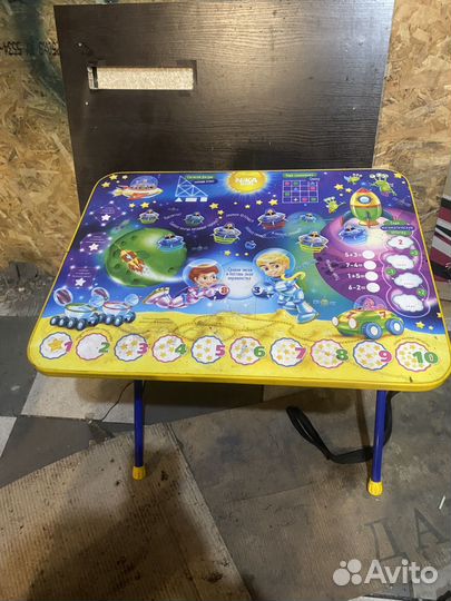 Детский стол со стулом