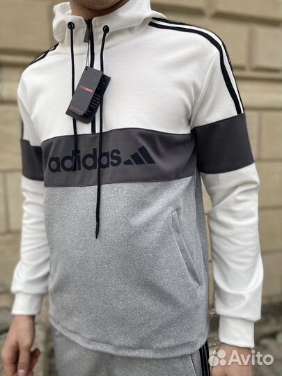 Мужской спортивный костюм