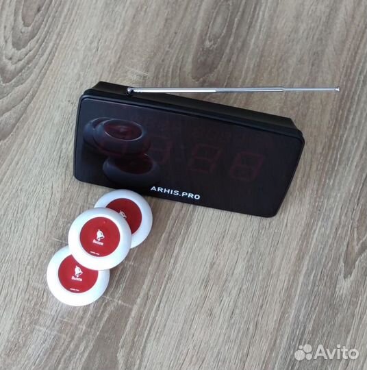 Кнпока вызова официанта и табло отображения вызова