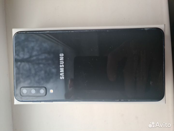 Samsung Galaxy A7 (2018), 4/64 ГБ