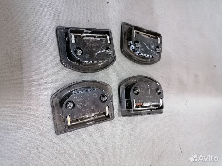 Крючок багажника Volkswagen Passat B5 1999 седан