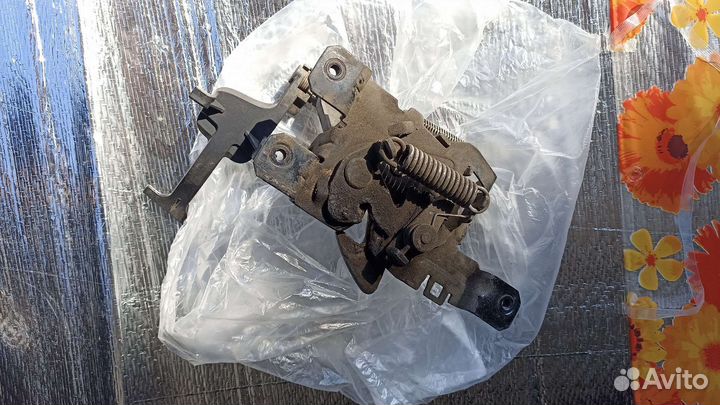 Замок капота Mercedes - Benz класс B