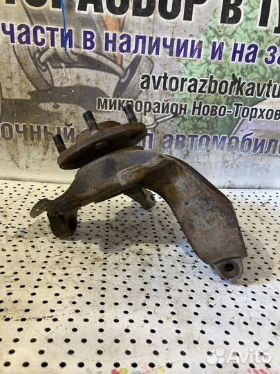 Кулак поворотный передний правый Ford C-MAX