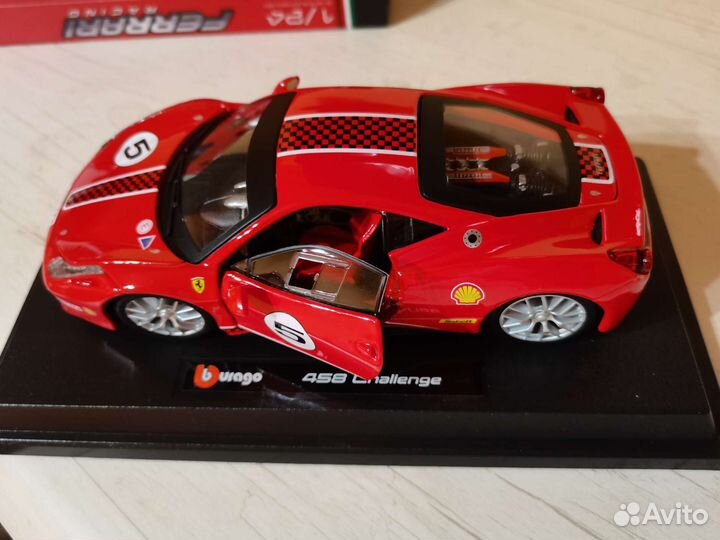 Модель BBurago 1:24 Ferrari 458 Challenge