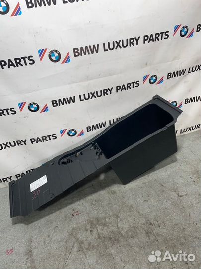 Корпус ящик крышка акб в багажном отсеке Bmw X5
