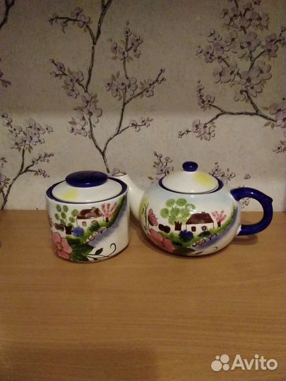 Заварочный чайник и сахарница