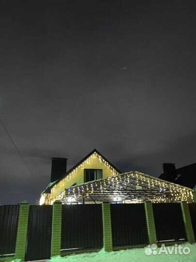 Украшение фасада зданий новогодними гирляндами