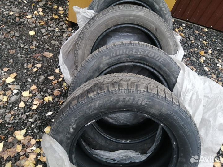 Bridgestone Blizzak VRX 215/55 R16