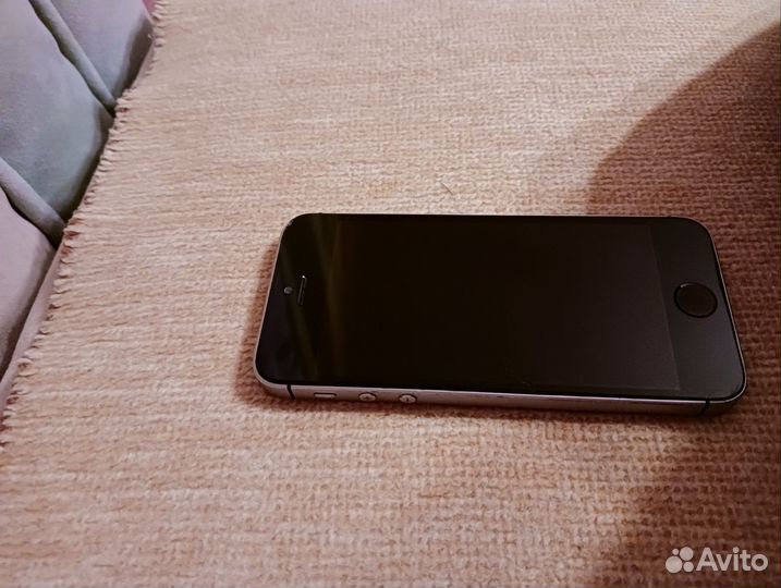 iPhone SE, 32 ГБ