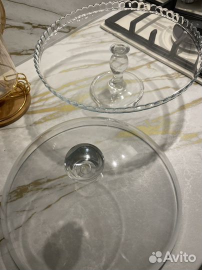 Тортница на ножке с крышкой