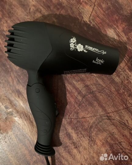 Фен портативный Scarlett модель lonicBeautyPro