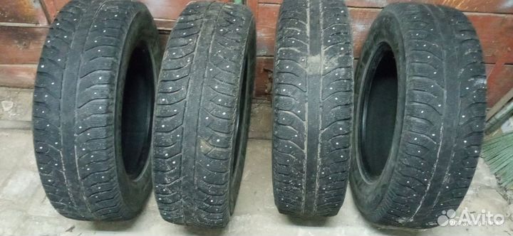 Bridgestone Ice Cruiser 7000 215/70 R16 100T
