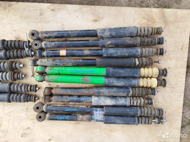 Задние стойки Renault Logan 1.2