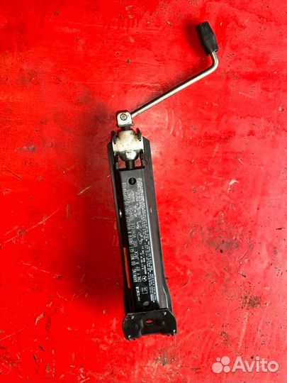 Домкрат Mersedes Benz E W211 A642