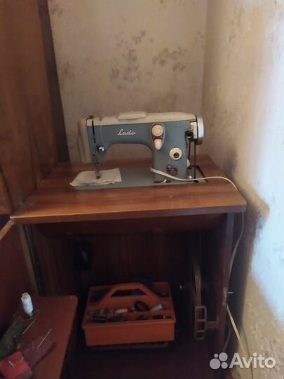 Швейная машинка LADA 237-1