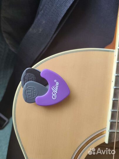 Акустическая гитара