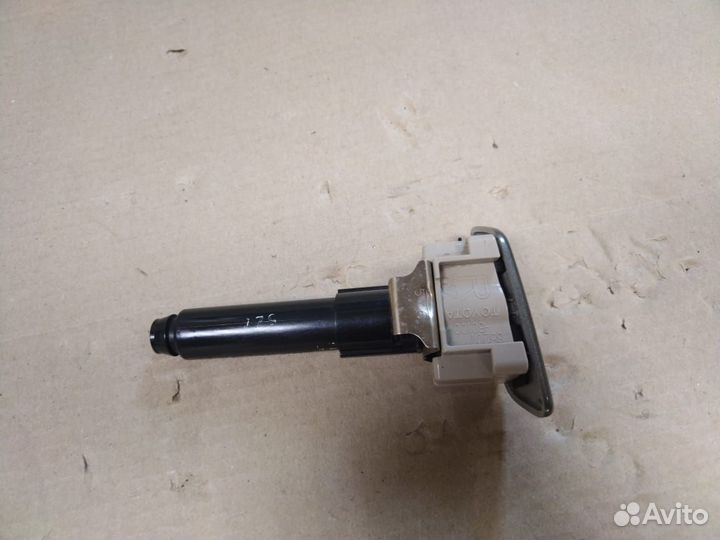 Форсунка омывателя фар правая Toyota Prado 150