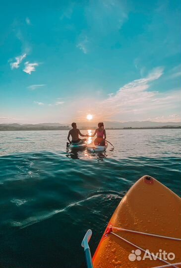 Рассвет в открытом море на сапборде