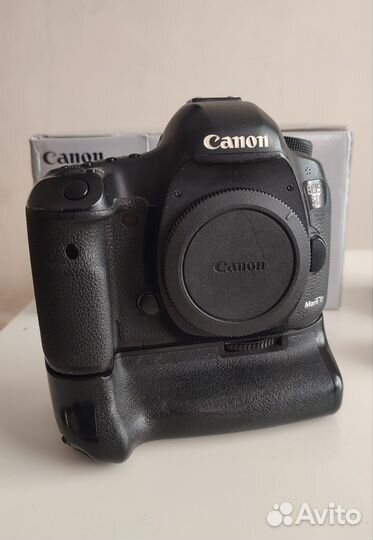 Зеркальный фотоаппарат Canon 5D mark III body