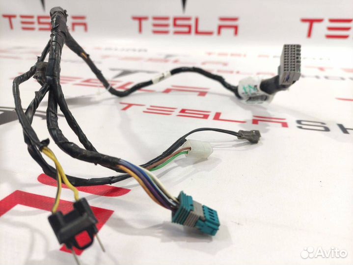 Электропроводка зеркала наружного Tesla Model S