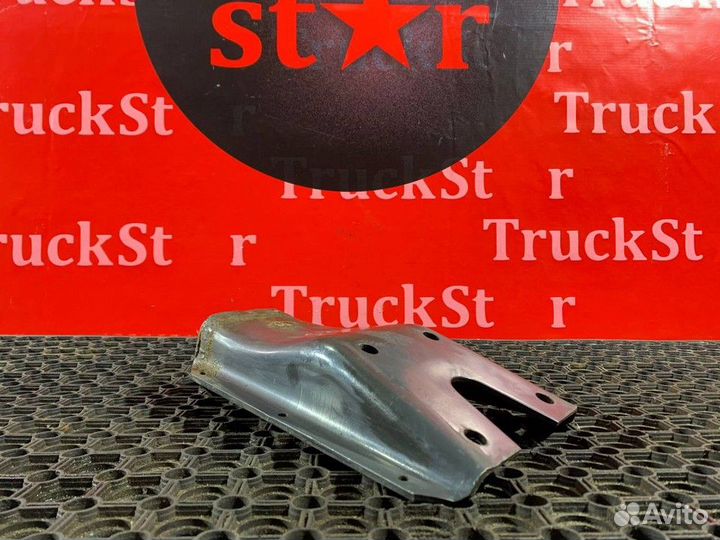 Кронштейн амортизатора переднего