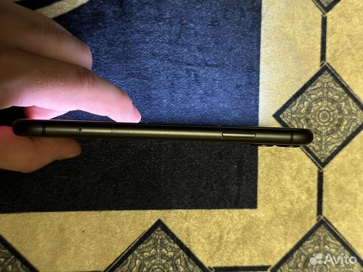 Телефон iPhone 11