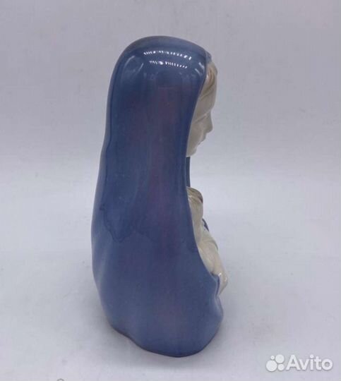 Фарфоровая статуэтка «Дева Мария, младенцем»