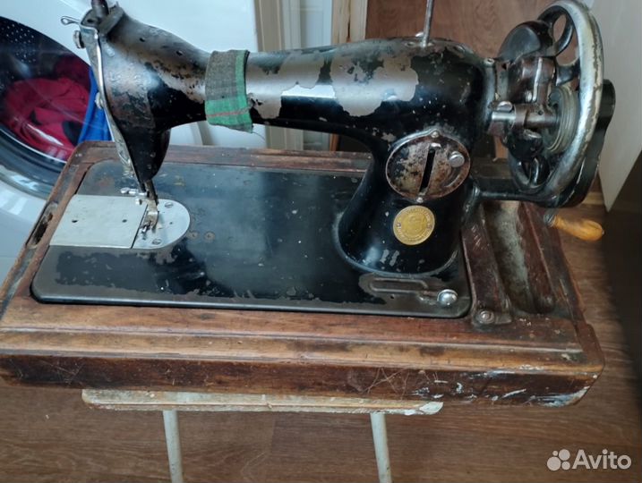 Швейная машина Зингер