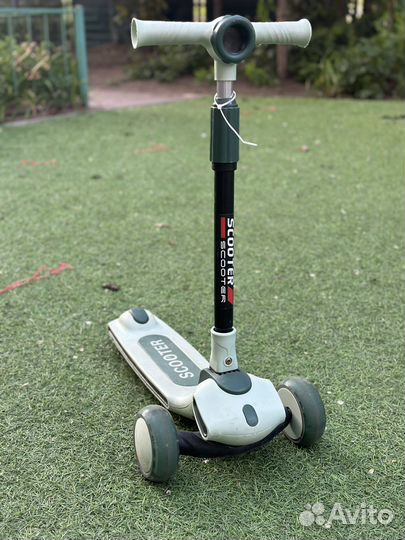 Самокат трехколесный