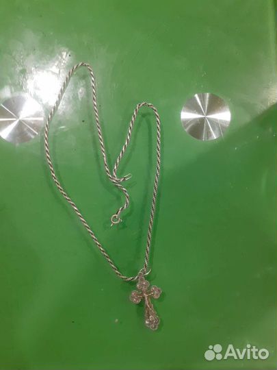 Серебряная цепь с крестом