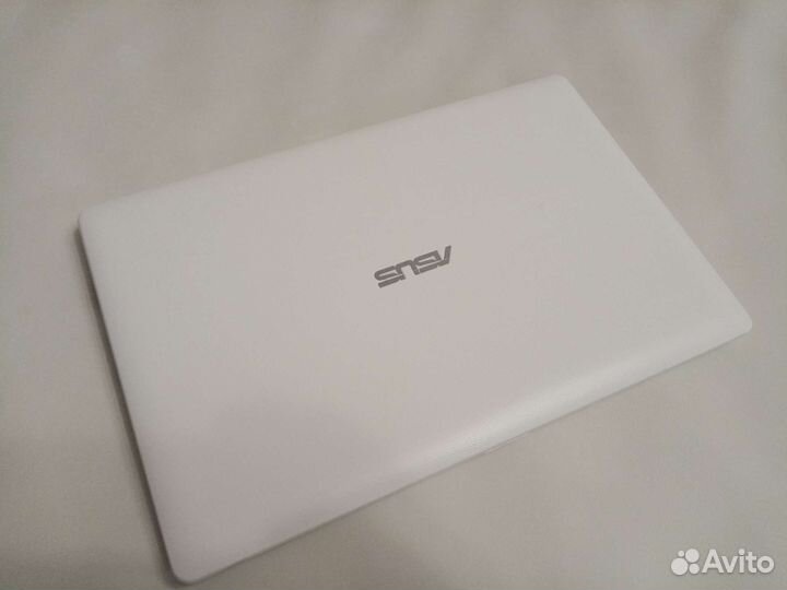 Ноутбук Asus x200m