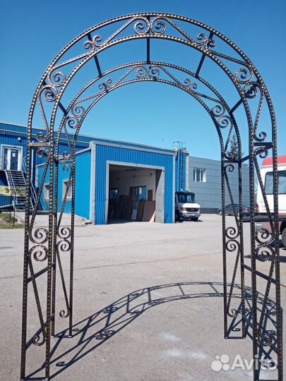 Арка-пергола садовая кованая