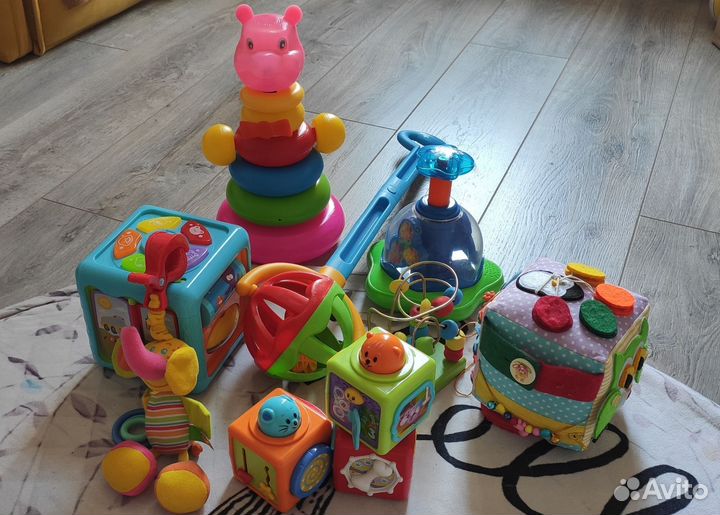 Развивающие игрушки пакетом на годик